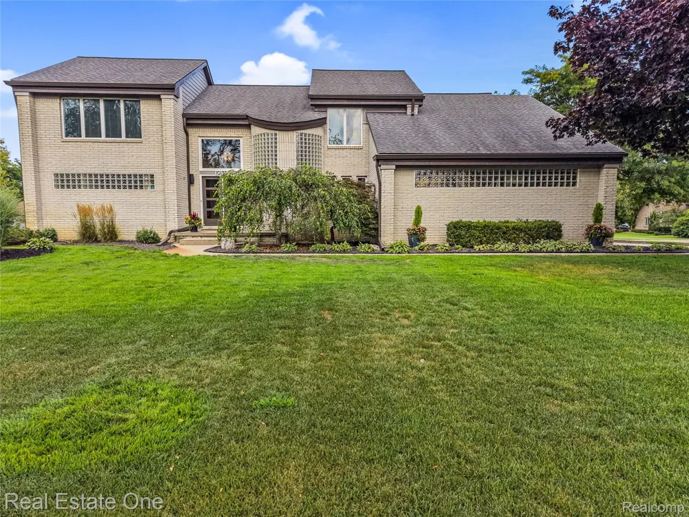 10137 Devonshire Drive Green Oak Township, MI 48178
