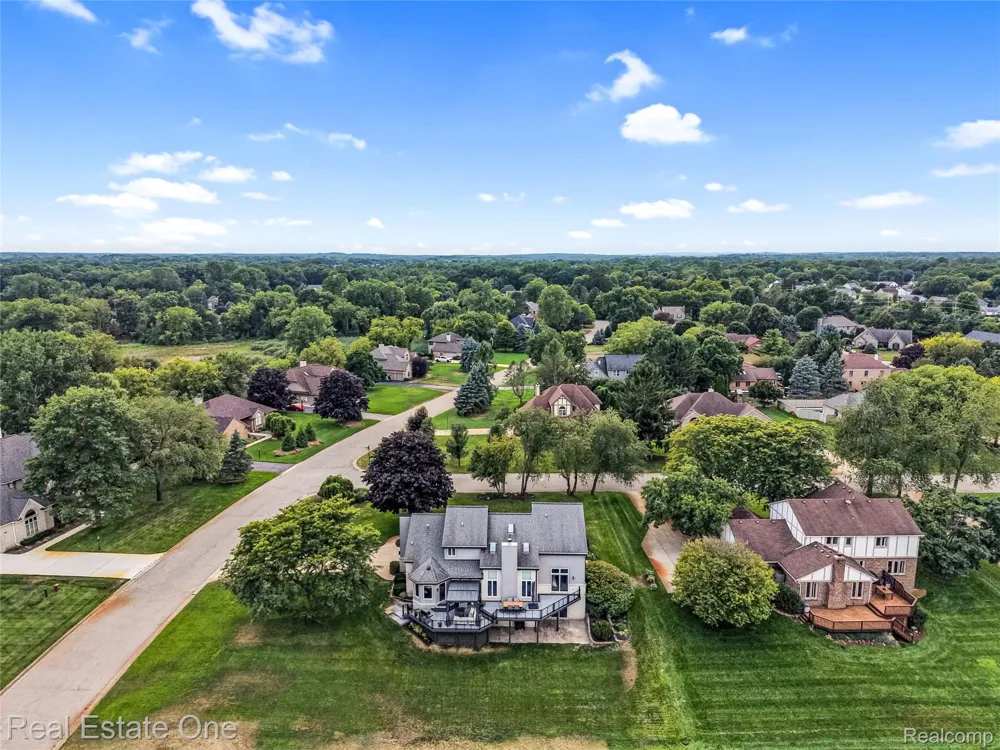 10137 Devonshire Drive Green Oak Township, MI 48178