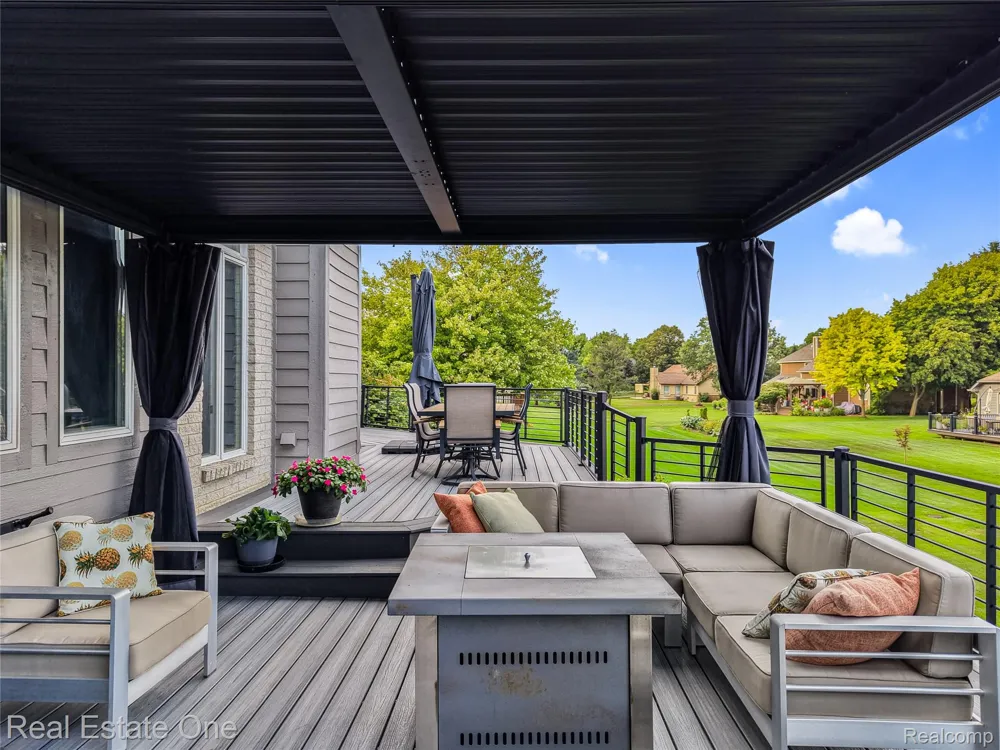 10137 Devonshire Drive Green Oak Township, MI 48178