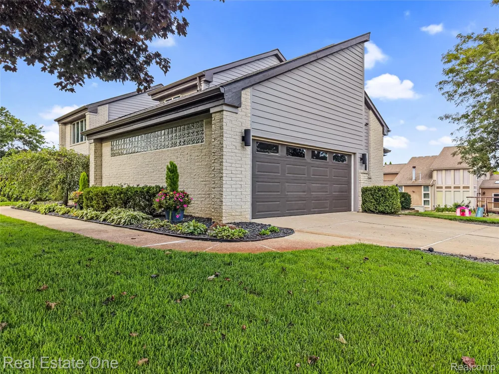 10137 Devonshire Drive Green Oak Township, MI 48178
