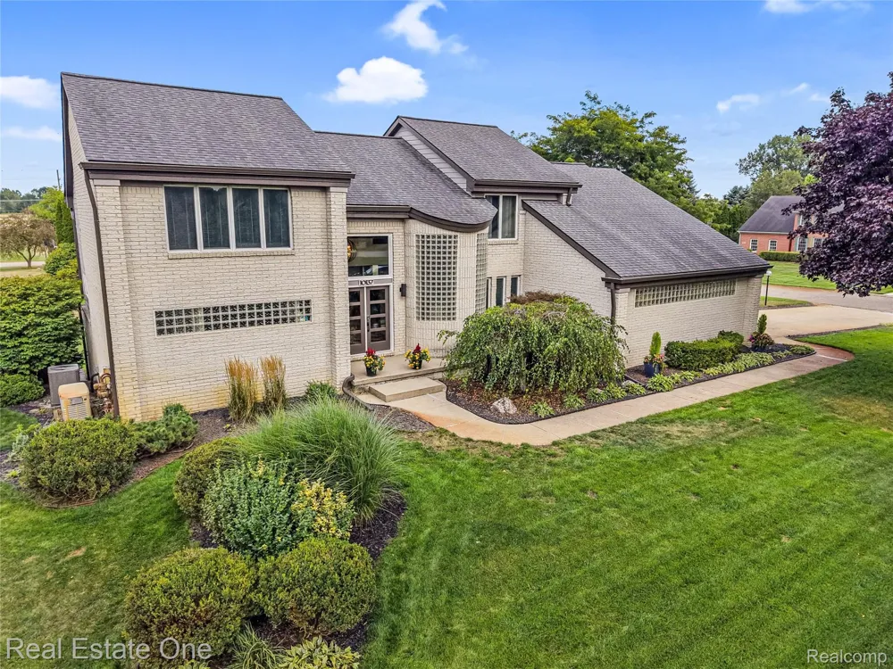 10137 Devonshire Drive Green Oak Township, MI 48178