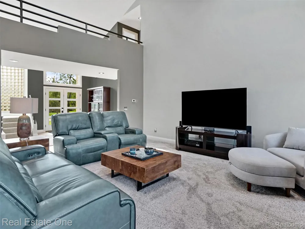 10137 Devonshire Drive Green Oak Township, MI 48178