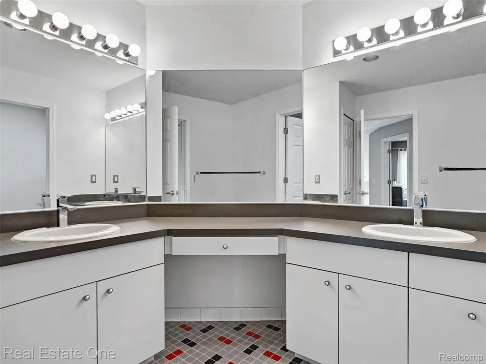 10137 Devonshire Drive Green Oak Township, MI 48178