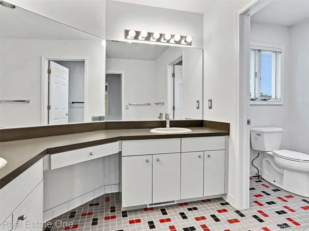 10137 Devonshire Drive Green Oak Township, MI 48178