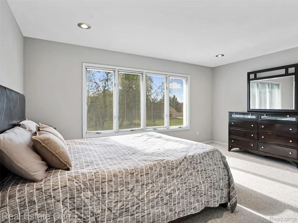 10137 Devonshire Drive Green Oak Township, MI 48178