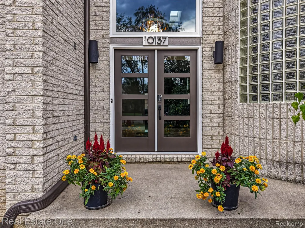 10137 Devonshire Drive Green Oak Township, MI 48178