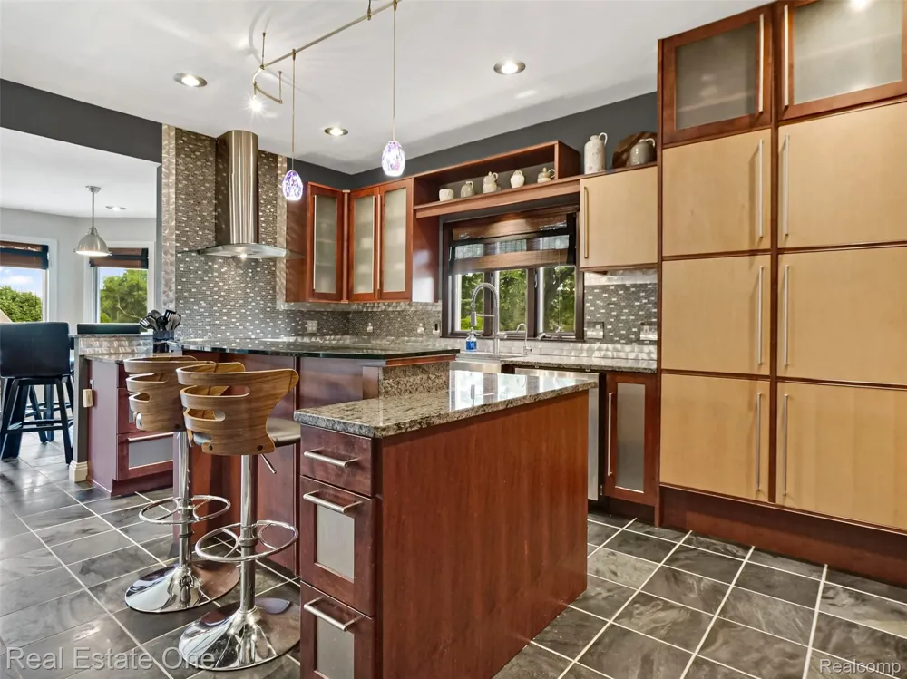 10137 Devonshire Drive Green Oak Township, MI 48178