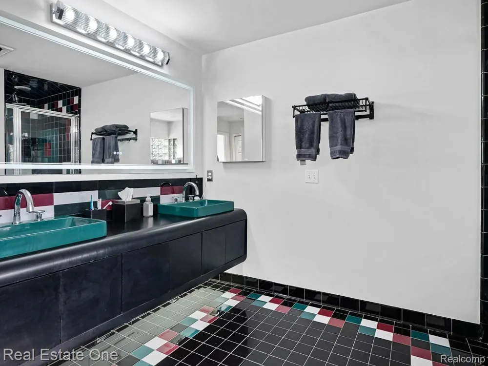 10137 Devonshire Drive Green Oak Township, MI 48178