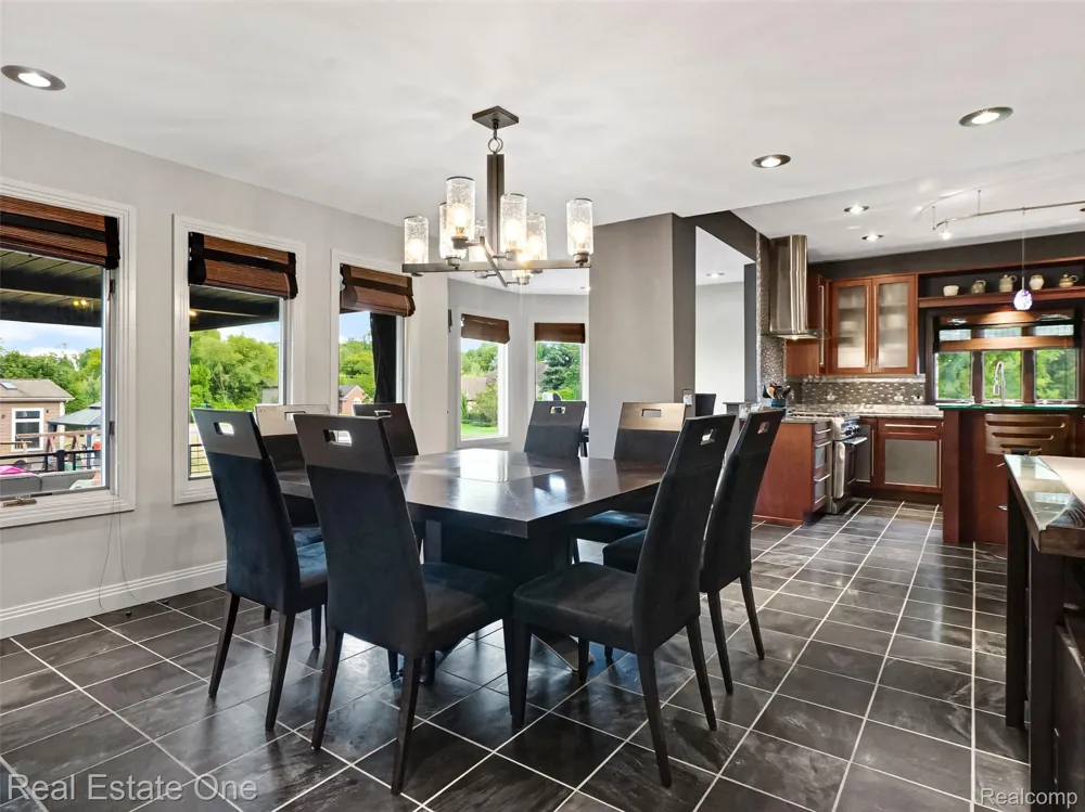 10137 Devonshire Drive Green Oak Township, MI 48178