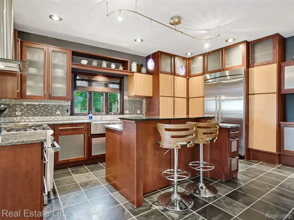 10137 Devonshire Drive Green Oak Township, MI 48178