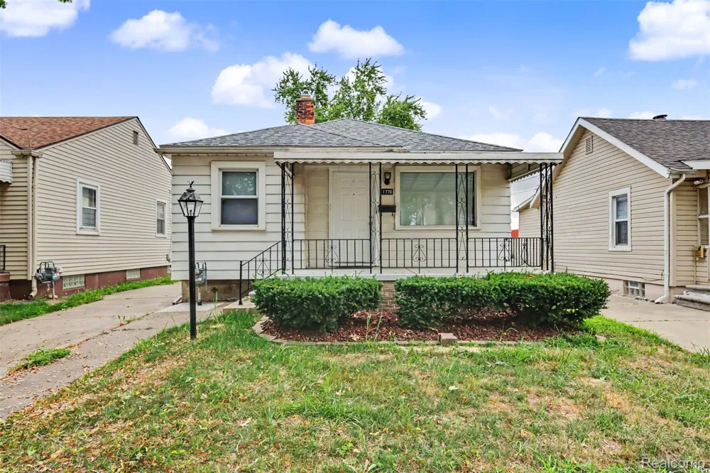 1770 Arlington Avenue Lincoln Park City, MI 48146