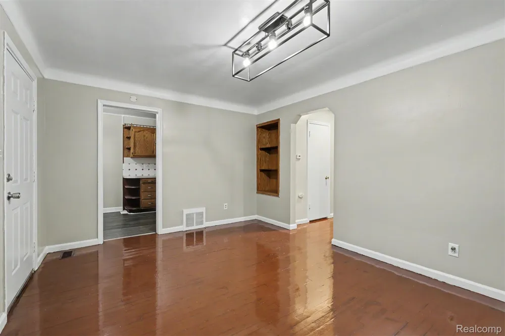 1770 Arlington Avenue Lincoln Park City, MI 48146