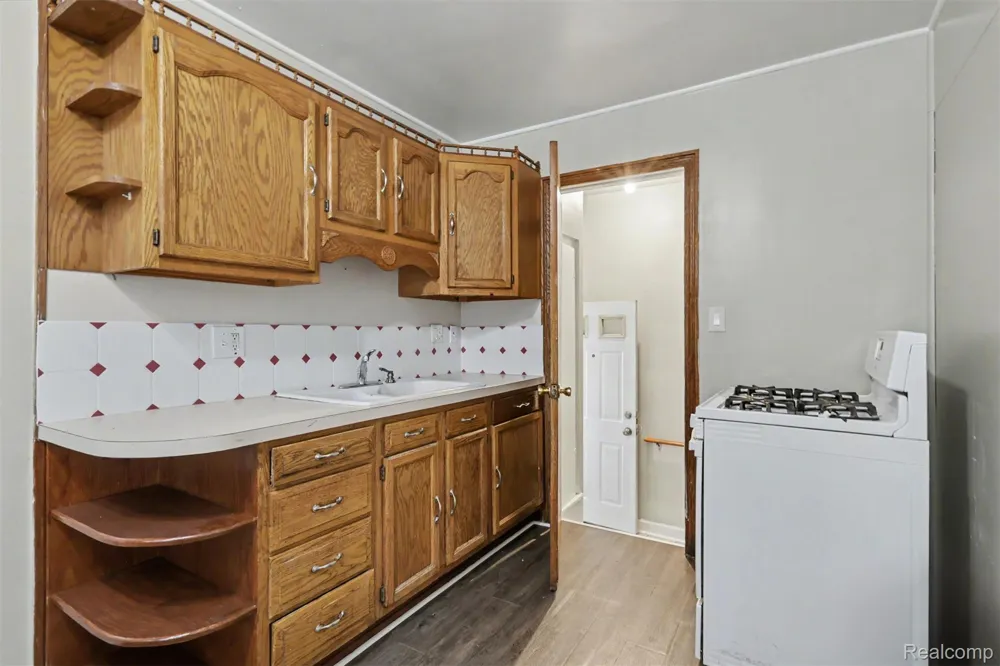1770 Arlington Avenue Lincoln Park City, MI 48146