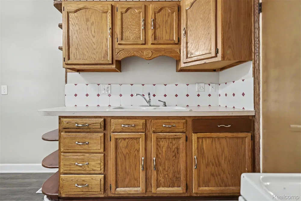 1770 Arlington Avenue Lincoln Park City, MI 48146