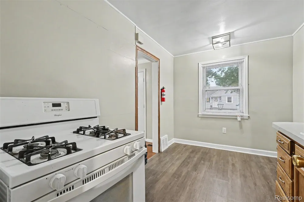 1770 Arlington Avenue Lincoln Park City, MI 48146