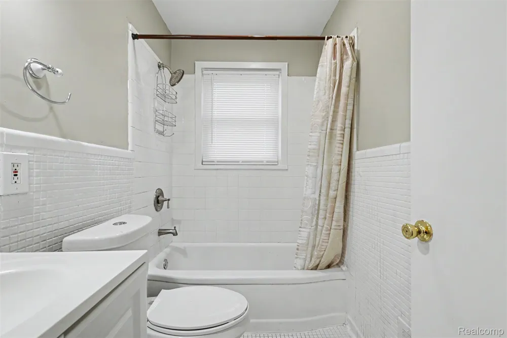 1770 Arlington Avenue Lincoln Park City, MI 48146