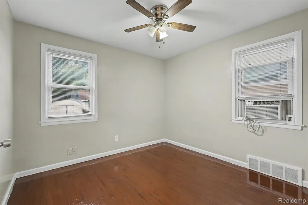 1770 Arlington Avenue Lincoln Park City, MI 48146
