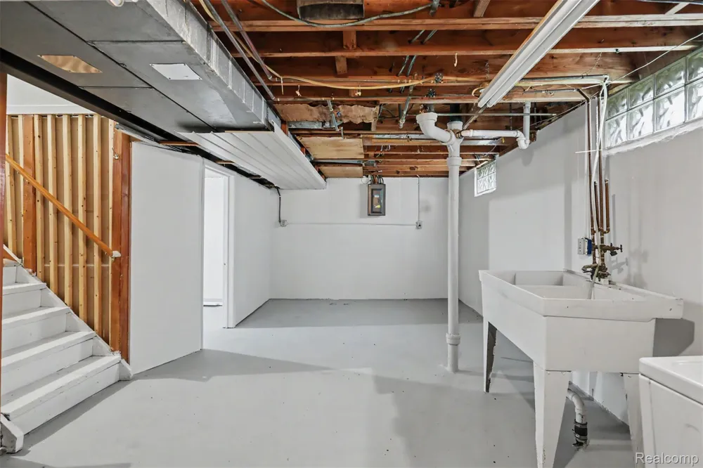 1770 Arlington Avenue Lincoln Park City, MI 48146