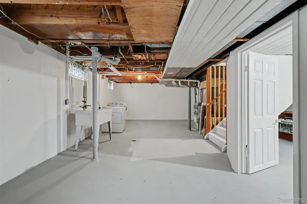 1770 Arlington Avenue Lincoln Park City, MI 48146