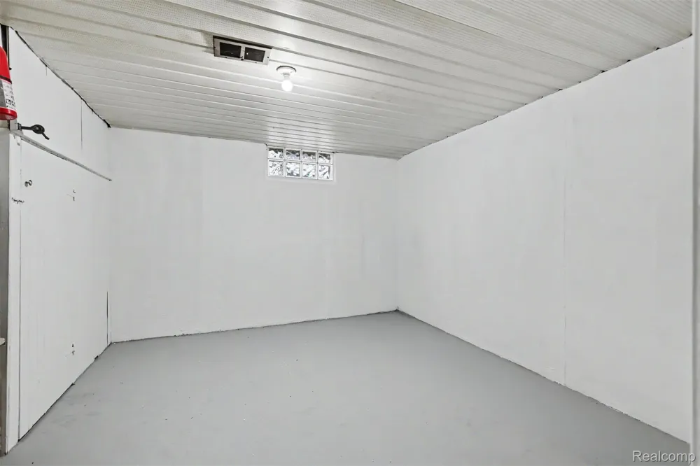 1770 Arlington Avenue Lincoln Park City, MI 48146