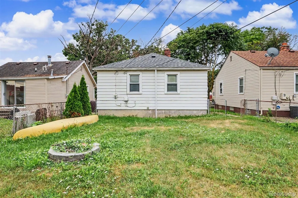 1770 Arlington Avenue Lincoln Park City, MI 48146