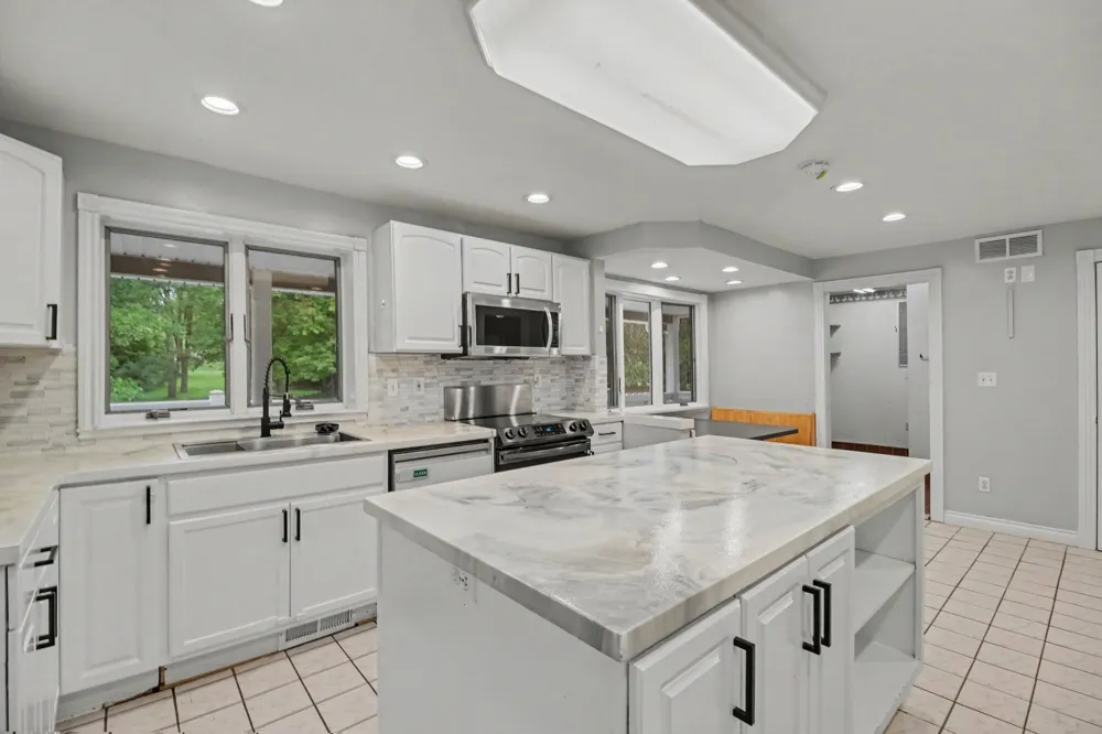 558 W Clarkston Orion Charter Township, MI 48362