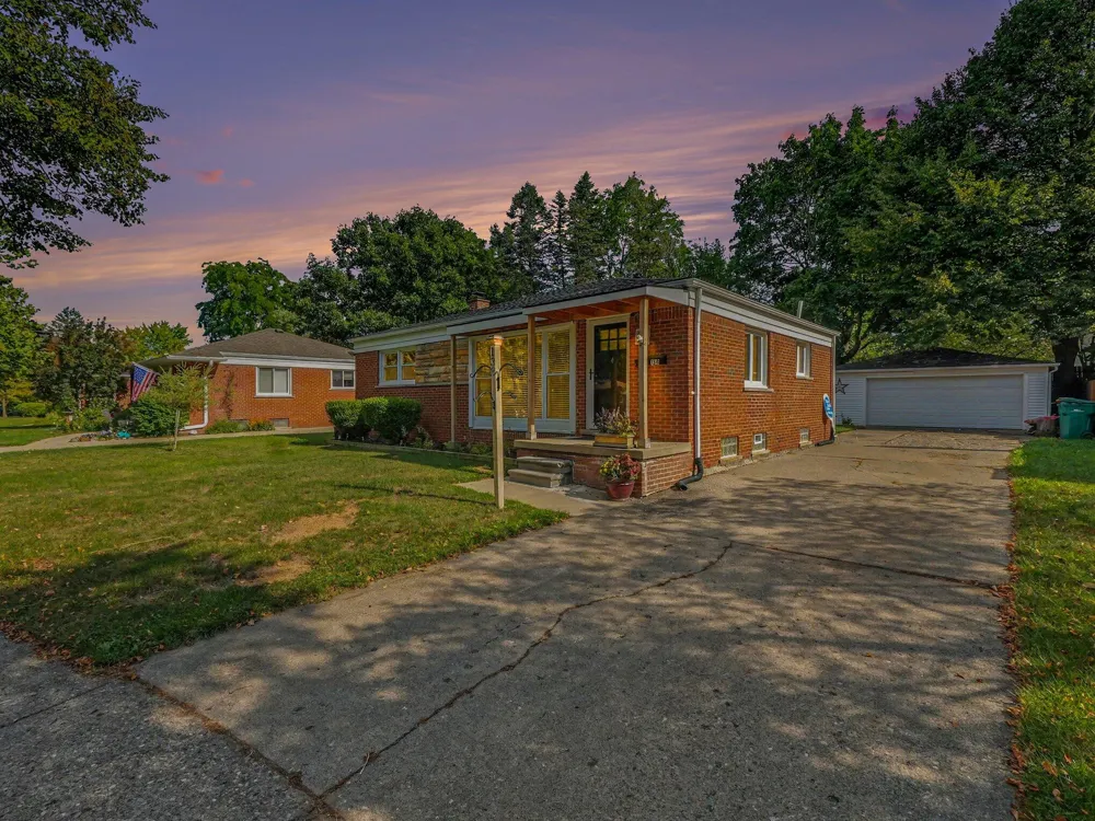 138 Pleasant Ridge Drive Saline City, MI 48176