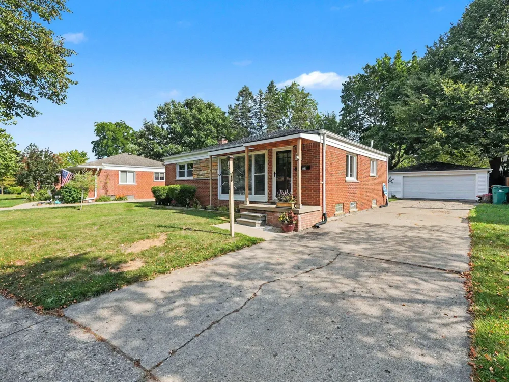 138 Pleasant Ridge Drive Saline City, MI 48176