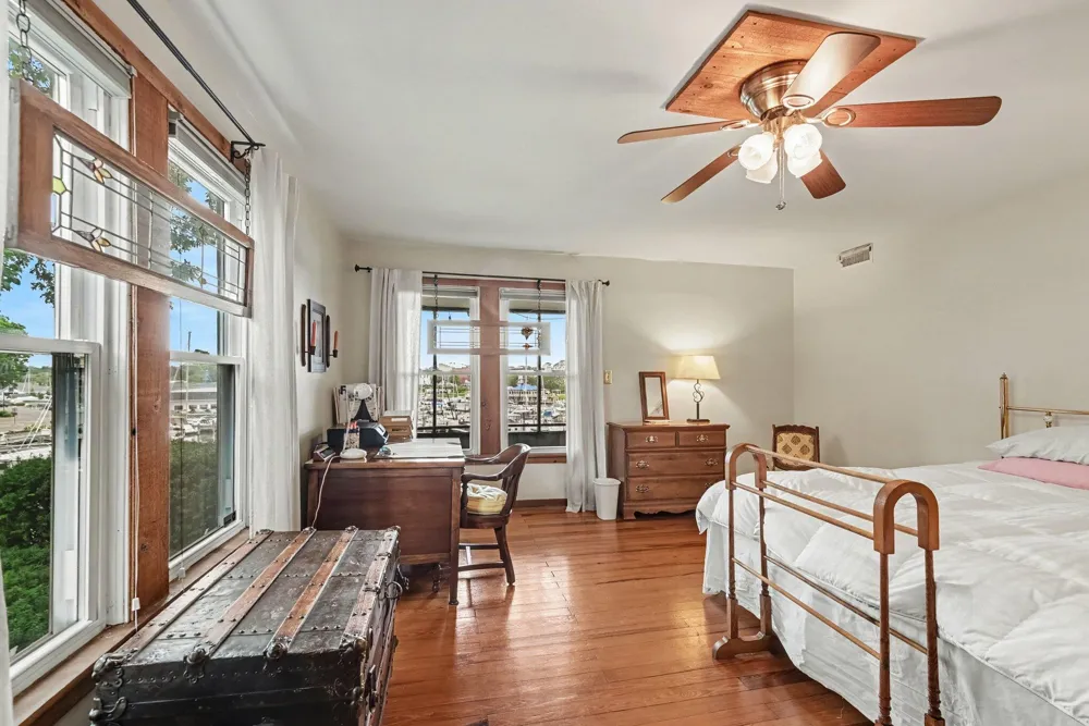 77 Park Avenue South Haven City, MI 49090