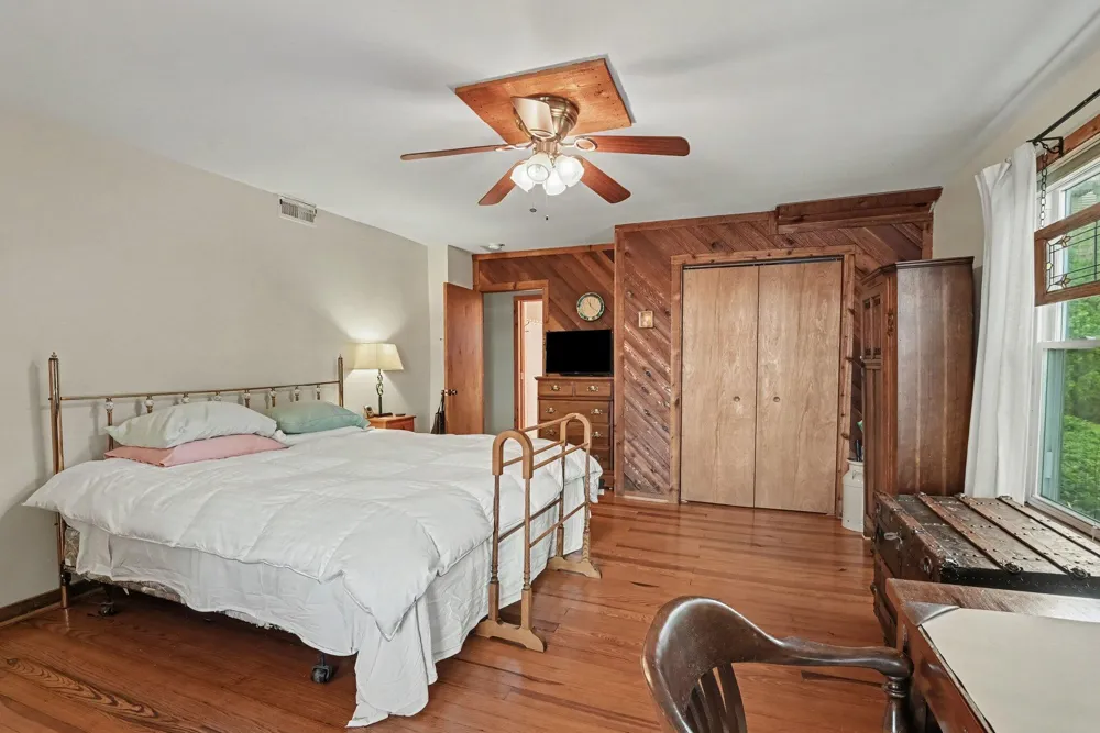 77 Park Avenue South Haven City, MI 49090