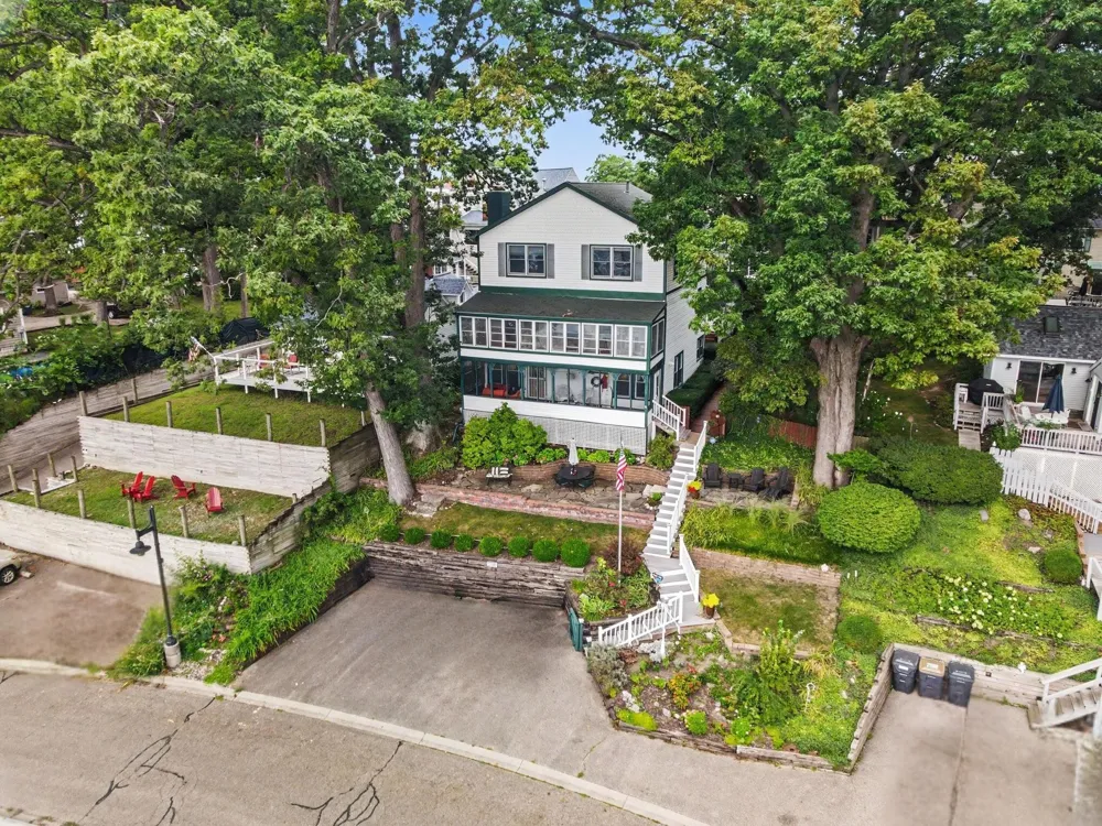 77 Park Avenue South Haven City, MI 49090