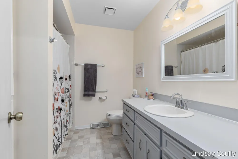1871 E Elizabeth Lane Georgetown Charter Township, MI 49428
