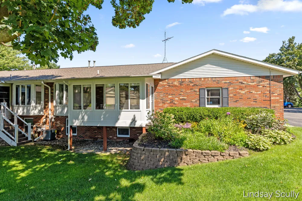 1871 E Elizabeth Lane Georgetown Charter Township, MI 49428