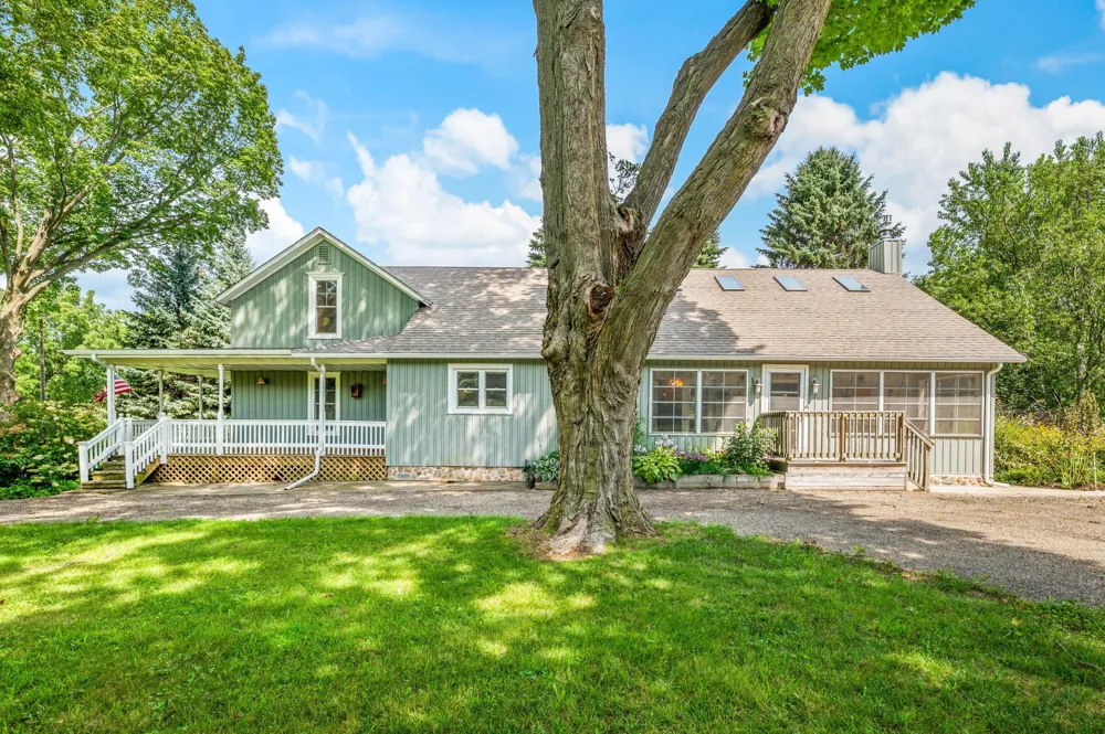 8467 S Scottdale Road Oronoko Charter Township, MI 49103