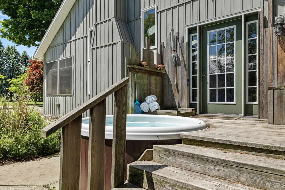 8467 S Scottdale Road Oronoko Charter Township, MI 49103