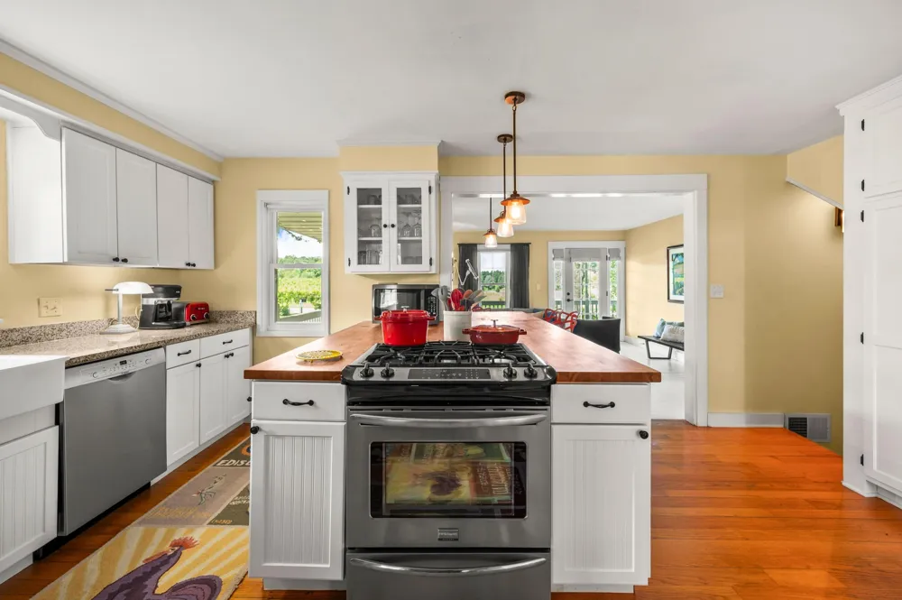 8467 S Scottdale Road Oronoko Charter Township, MI 49103
