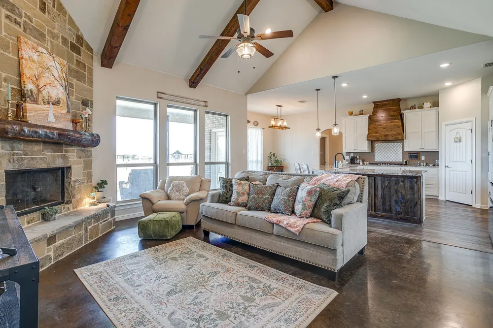 8341 County Road 201a Grandview, TX 76050