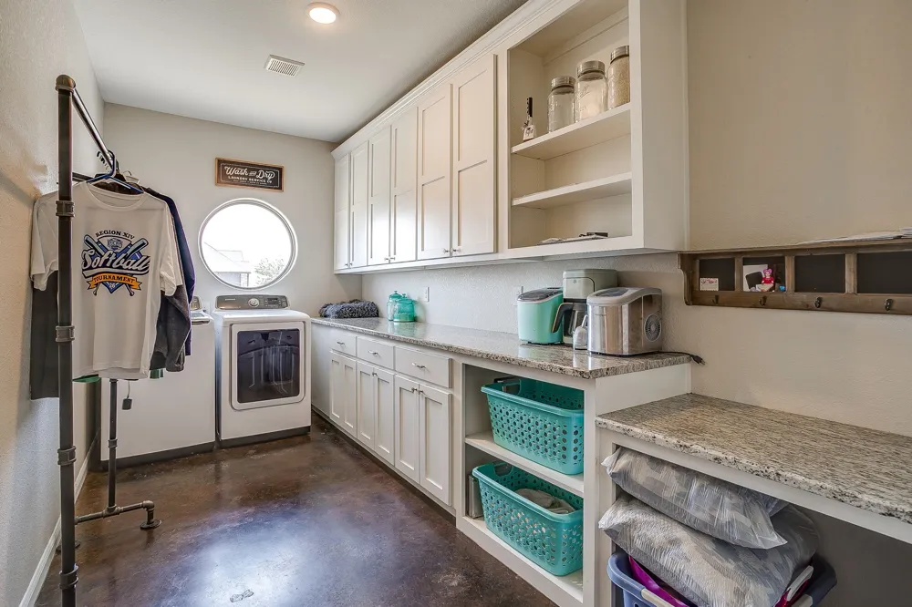 8341 County Road 201a Grandview, TX 76050