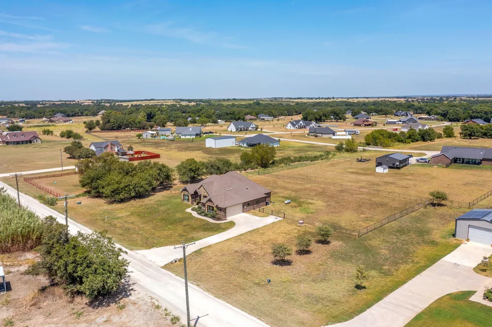 8341 County Road 201a Grandview, TX 76050