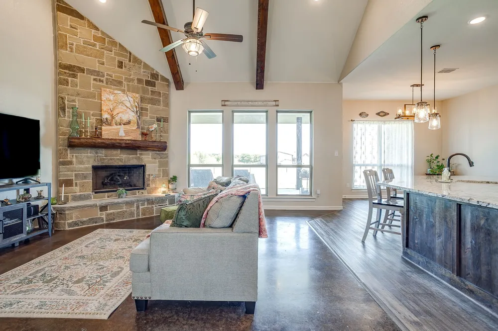 8341 County Road 201a Grandview, TX 76050