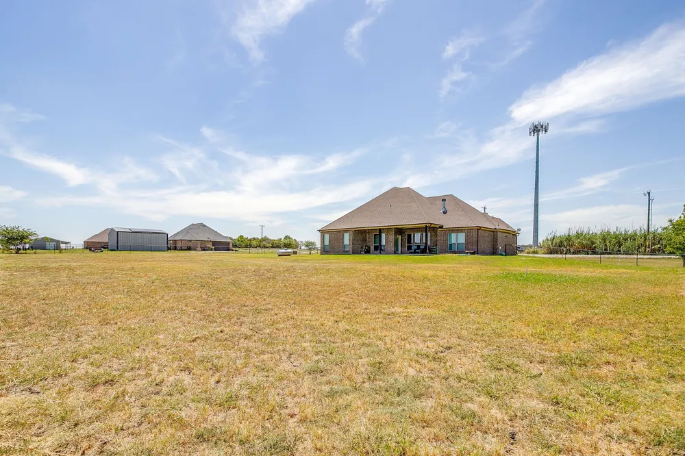 8341 County Road 201a Grandview, TX 76050
