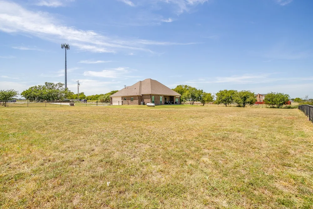 8341 County Road 201a Grandview, TX 76050