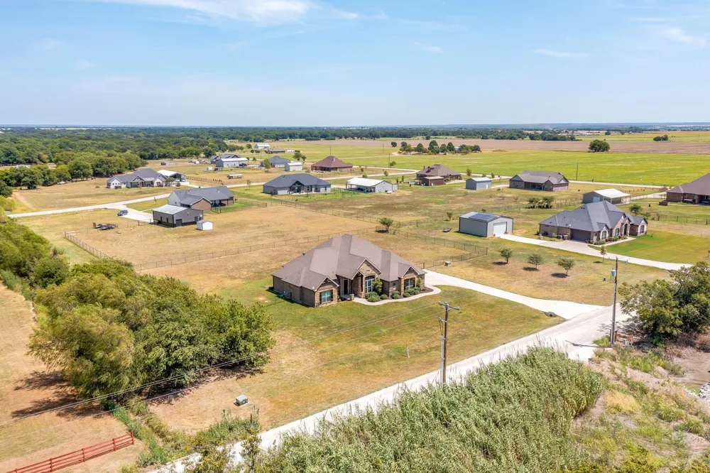 8341 County Road 201a Grandview, TX 76050