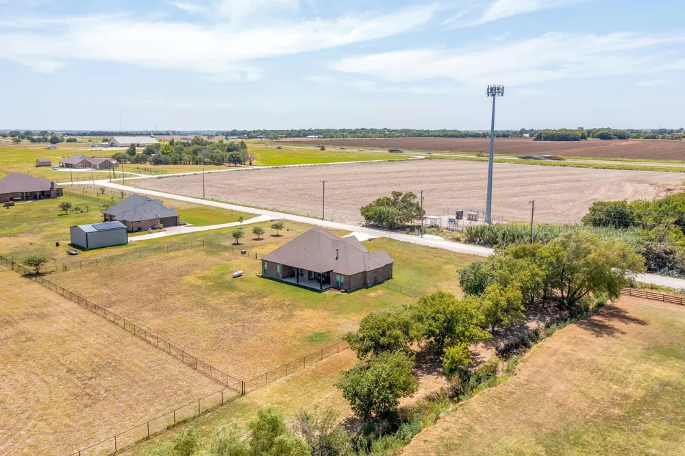8341 County Road 201a Grandview, TX 76050