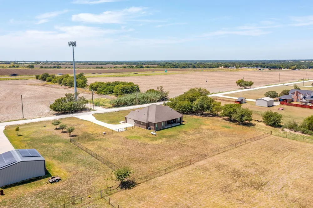 8341 County Road 201a Grandview, TX 76050