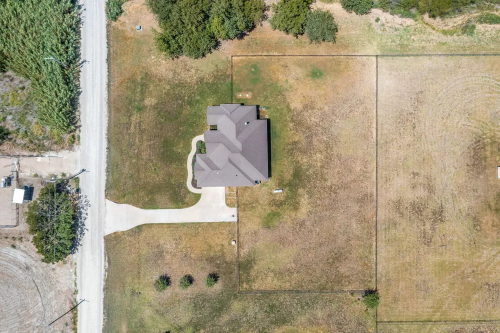 8341 County Road 201a Grandview, TX 76050