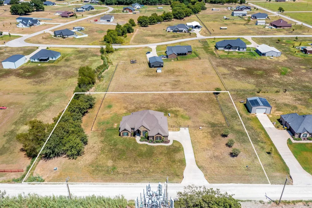 8341 County Road 201a Grandview, TX 76050