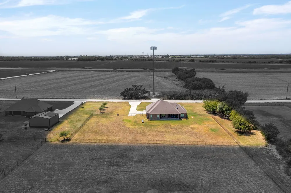 8341 County Road 201a Grandview, TX 76050