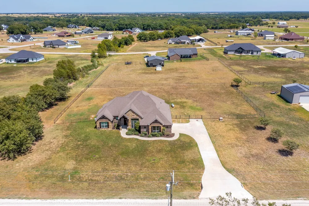 8341 County Road 201a Grandview, TX 76050