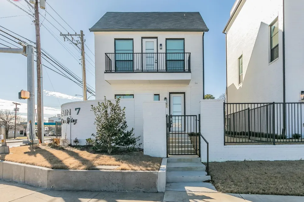 682 W Main Street Arlington, TX 76013